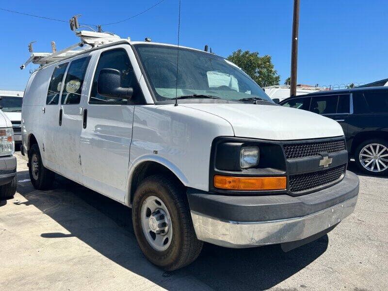 Used 2014 Chevrolet Express 2500 RWD image 1