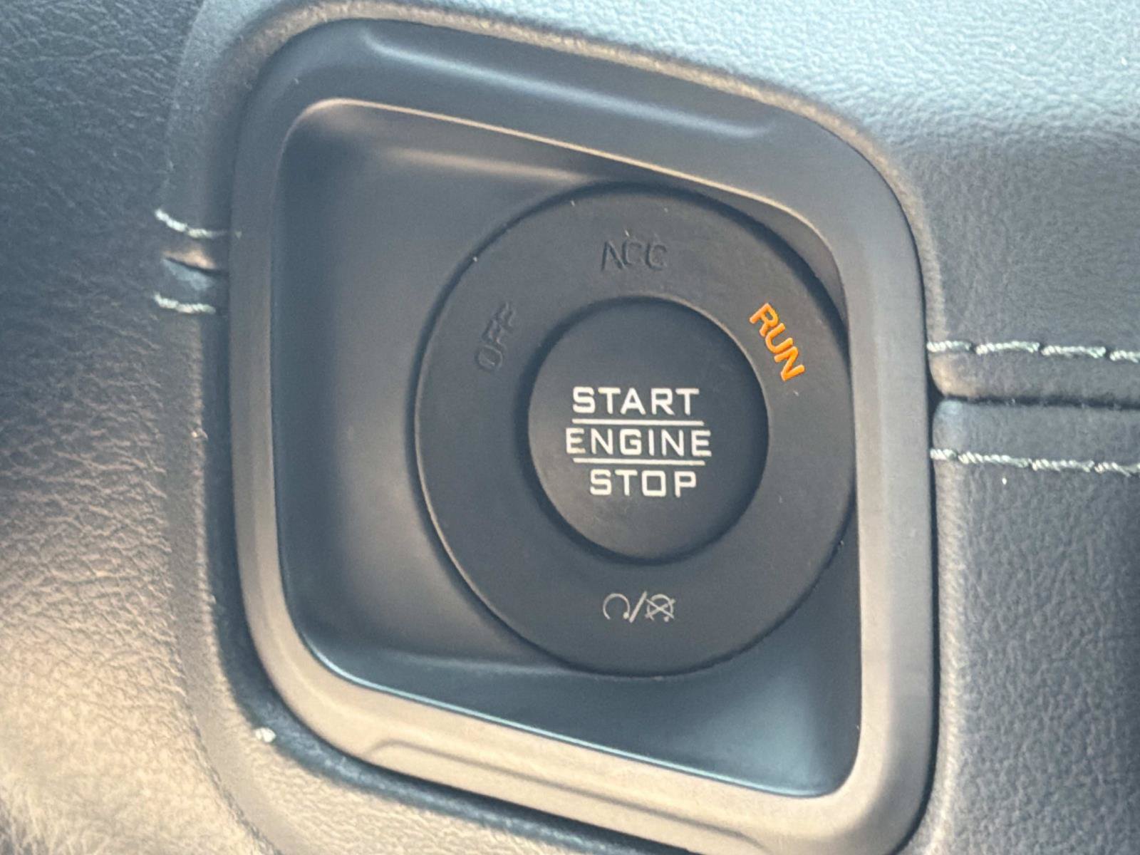 Used 2024 Jeep Wrangler Unlimited Sahara w/ Technology Group AWD/4WD image 16