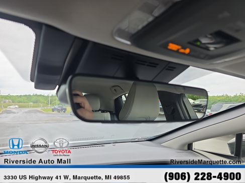Used 2023 Toyota Prius XLE AWD/4WD image 19