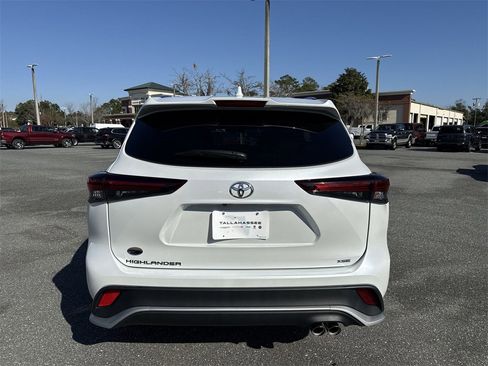 Used 2024 Toyota Highlander XSE image 3