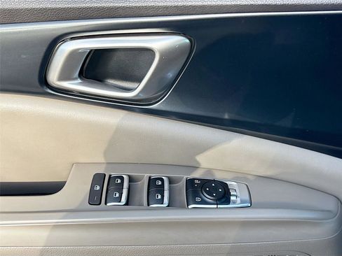 Used 2025 Kia Carnival image 18