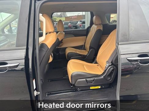 Used 2024 Kia Carnival LX image 18