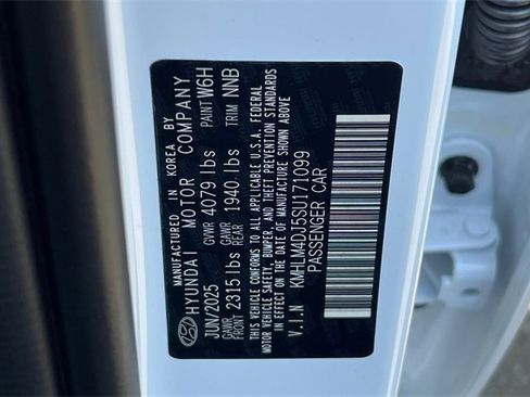 New 2025 Hyundai Elantra SEL image 24