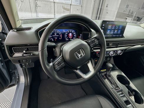 Used 2023 Honda Civic Touring image 9