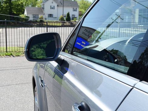 Used 2019 Bentley Bentayga image 14