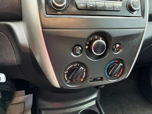 Used 2016 Nissan Versa SV FWD image 21