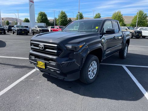 Used 2024 Toyota Tacoma SR5 AWD/4WD image 7