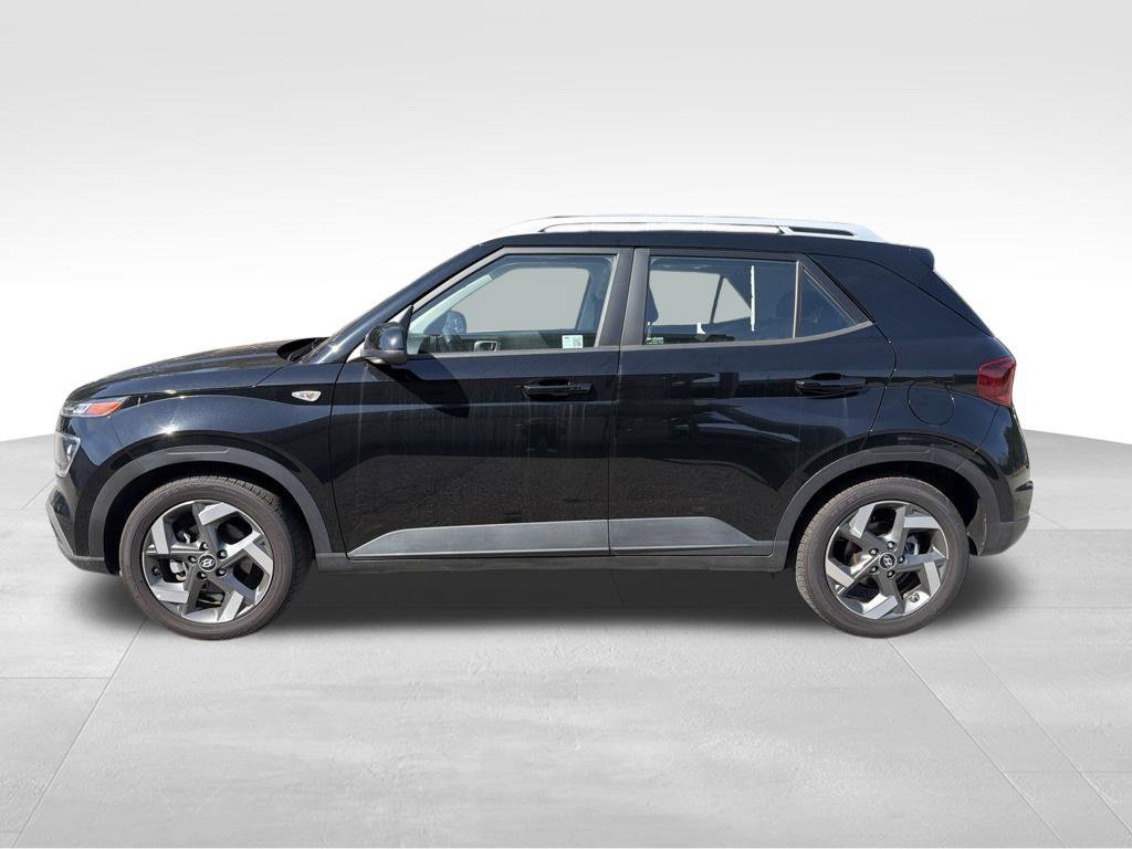Used 2025 Hyundai Venue SEL FWD image 12