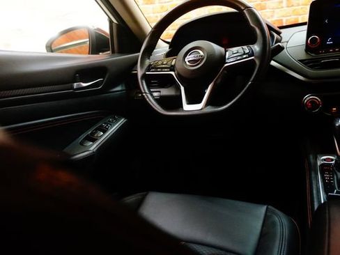 Used 2019 Nissan Altima 2.5 SR FWD image 12