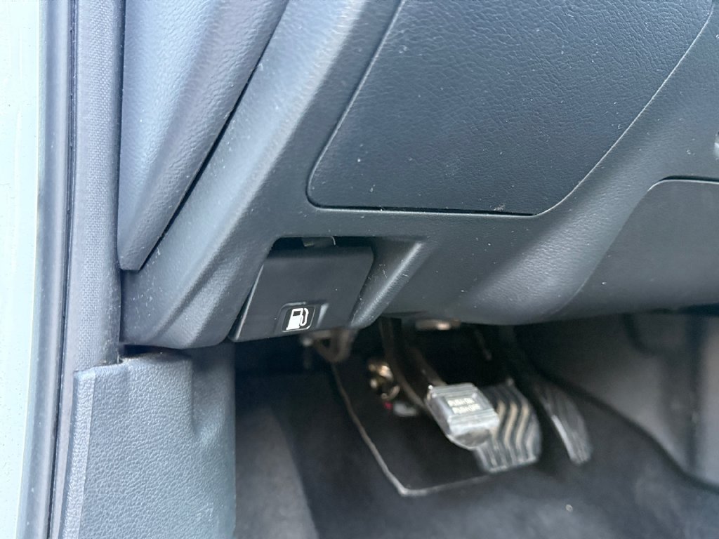 Used 2025 Nissan Sentra SV FWD image 31