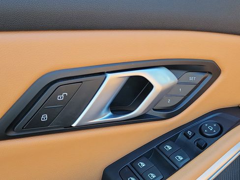 Used 2025 BMW 330i Sedan image 18