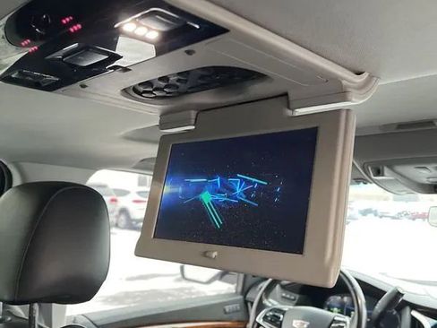 Used 2018 Cadillac Escalade Luxury image 18