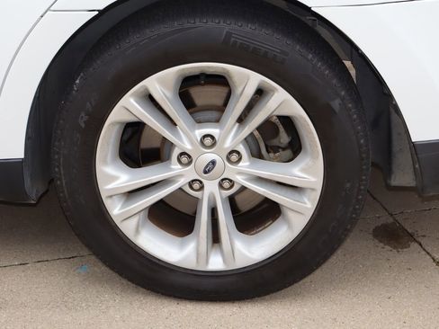 Used 2018 Ford Taurus SE FWD image 25