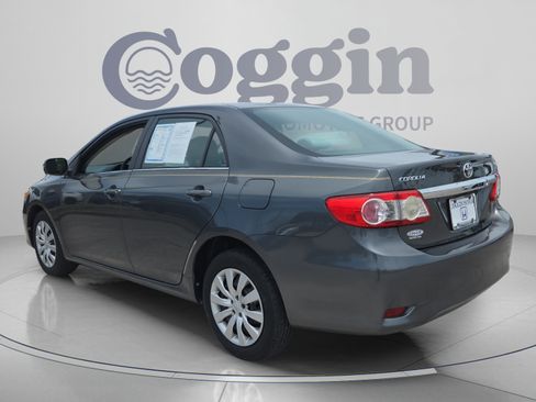 Used 2013 Toyota Corolla LE FWD image 3
