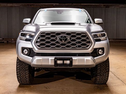 Used 2023 Toyota Tacoma TRD Sport image 2
