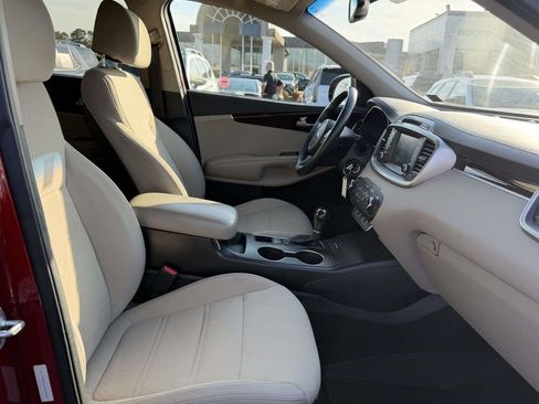 Used 2017 Kia Sorento LX w/ LX Convenience Package image 12