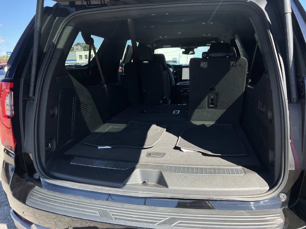 Used 2025 GMC Yukon XL AT4 AWD/4WD image 9