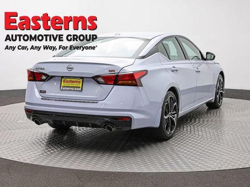 Used 2023 Nissan Altima 2.5 SR w/ SR Premium Package FWD image 5