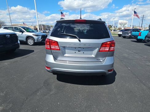 Used 2018 Dodge Journey SE w/ Connectivity Group FWD image 4