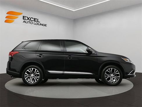 Used 2018 Mitsubishi Outlander SE image 35