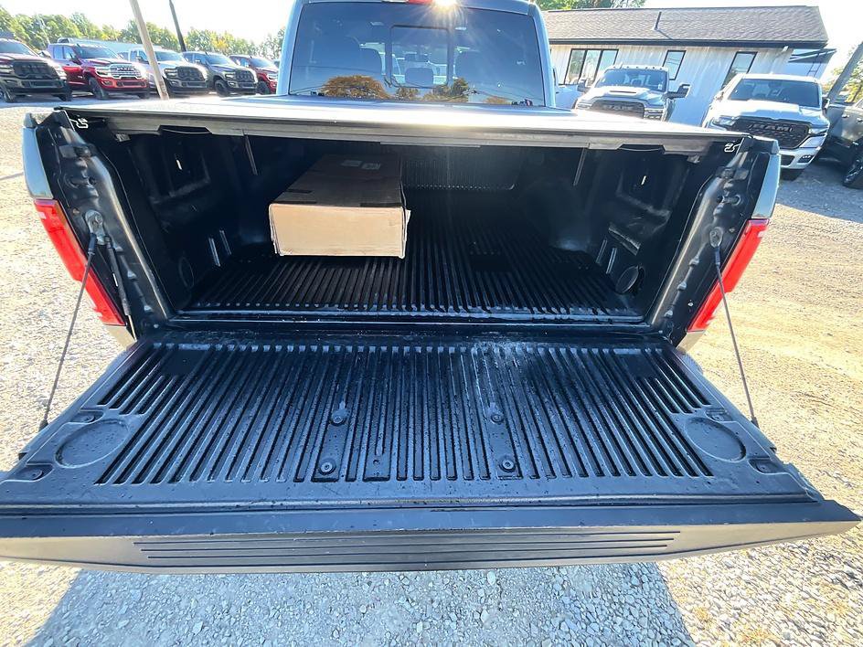 Used 2017 Ford F150 XLT w/ Equipment Group 302A Luxury AWD/4WD image 8