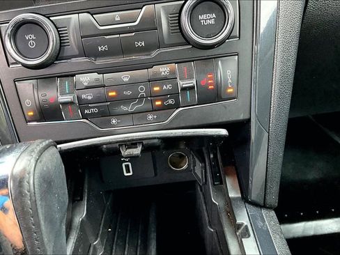 Used 2017 Ford Explorer XLT w/ Equipment Group 202A FWD image 36