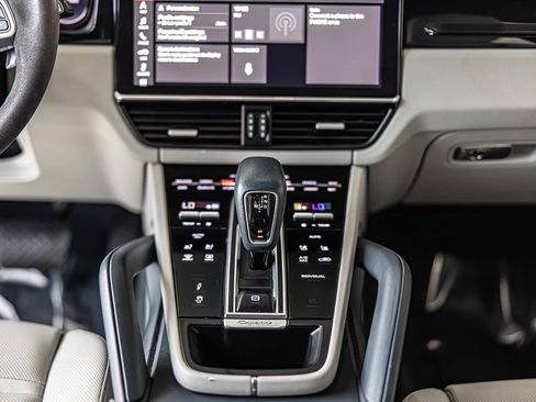 Used 2021 Porsche Cayenne E-Hybrid image 40