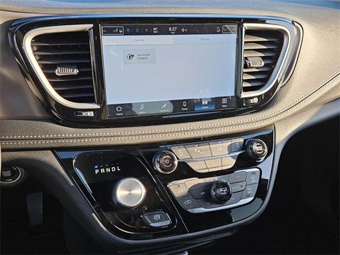 New 2026 Chrysler Pacifica Select image 17