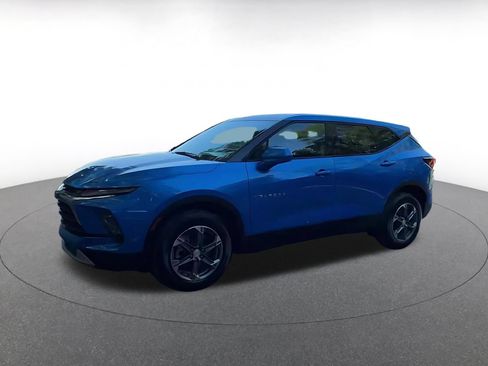 Used 2025 Chevrolet Blazer LT FWD image 8