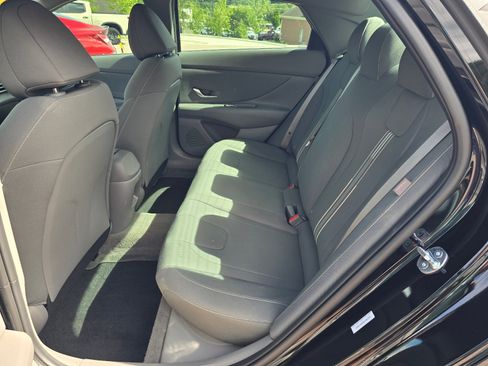 Certified 2025 Hyundai Elantra Sport FWD image 10