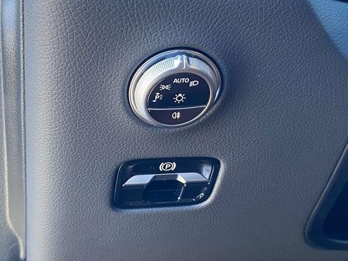 Used 2025 Mercedes-Benz GLC 300 4MATIC image 21