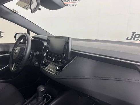 Used 2022 Toyota Corolla SE FWD image 29
