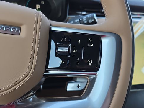 New 2026 Land Rover Range Rover SE image 18