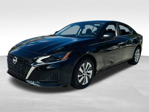 Used 2025 Nissan Altima 2.5 S FWD image 3
