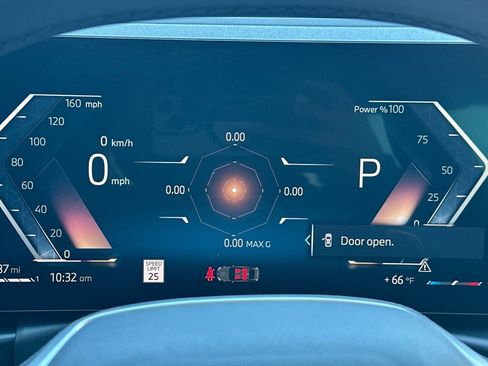 Used 2025 BMW 330i Sedan w/ Premium Package image 34