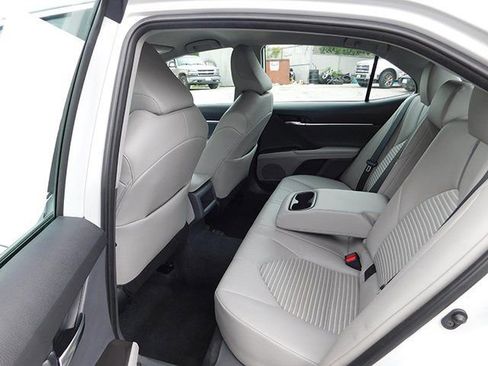 Used 2023 Toyota Camry SE image 9