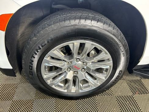 Used 2022 GMC Yukon XL Denali AWD/4WD image 9