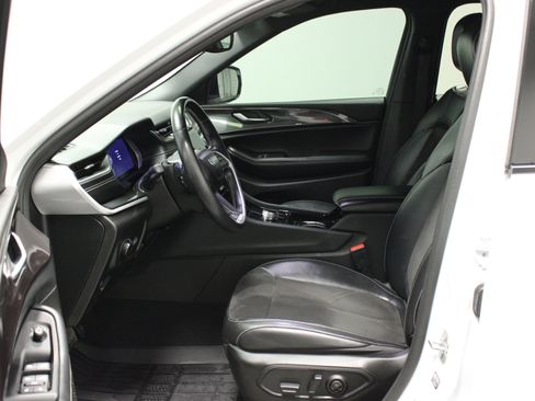 Used 2022 Jeep Grand Cherokee L Laredo image 19