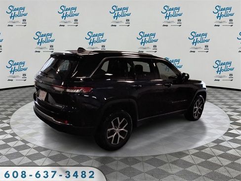 Used 2023 Jeep Grand Cherokee Limited w/ Luxury Tech Group II image 5