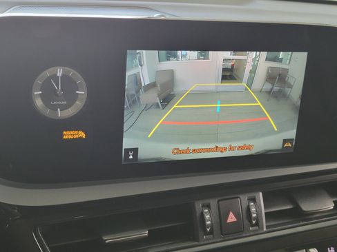 Certified 2025 Lexus ES 300h w/ Premium Package image 24