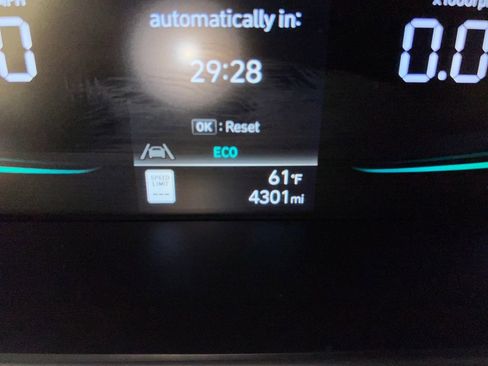 Used 2025 Hyundai Elantra Blue image 18