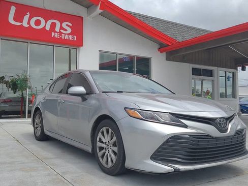 Used 2019 Toyota Camry LE 4dr Sedan image 2