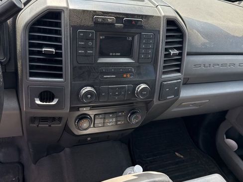 Used 2017 Ford F550 2WD Crew Cab Super Duty image 17