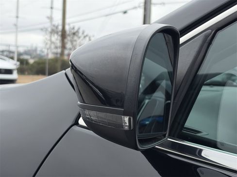 Used 2019 Jeep Cherokee Limited image 32