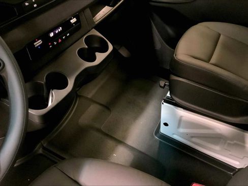 Used 2024 Mercedes-Benz Sprinter 2500 image 24