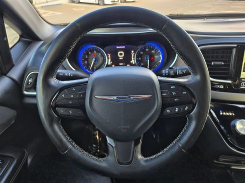 Used 2019 Chrysler Pacifica Touring-L Plus w/ Advanced Safetytec Group FWD image 27