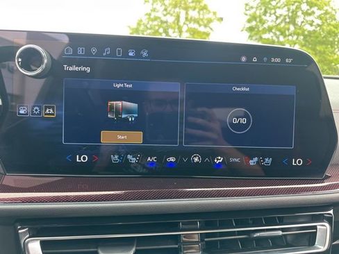 Used 2024 Chevrolet Traverse RS image 43