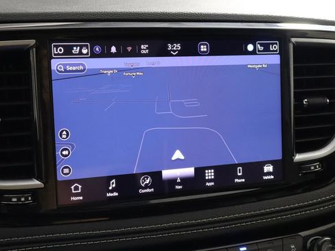 Used 2025 Chrysler Pacifica Limited FWD image 36