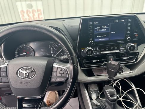 Used 2021 Toyota Highlander XLE image 7