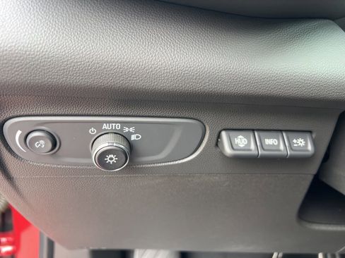 Used 2022 Buick Envision Essence w/ Technology Package I FWD image 21